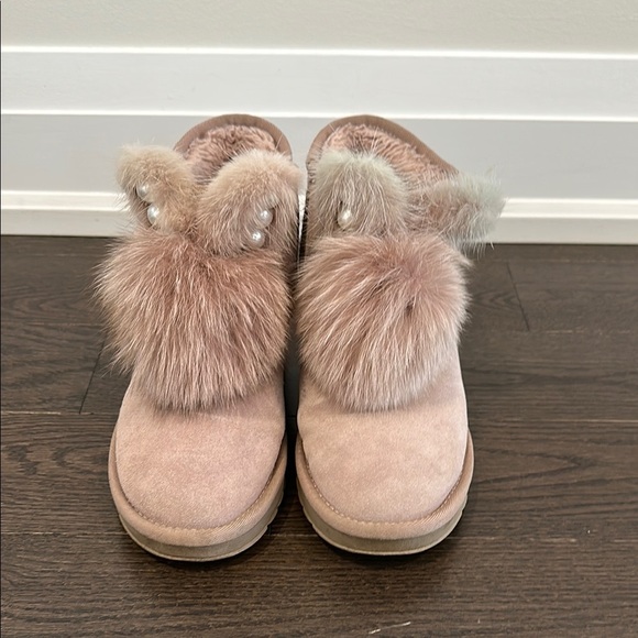 Shoes - Ugg style pink suede and fur boots size 7